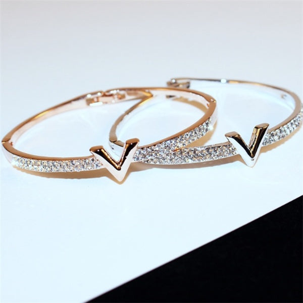 Simple jewelry bracelet